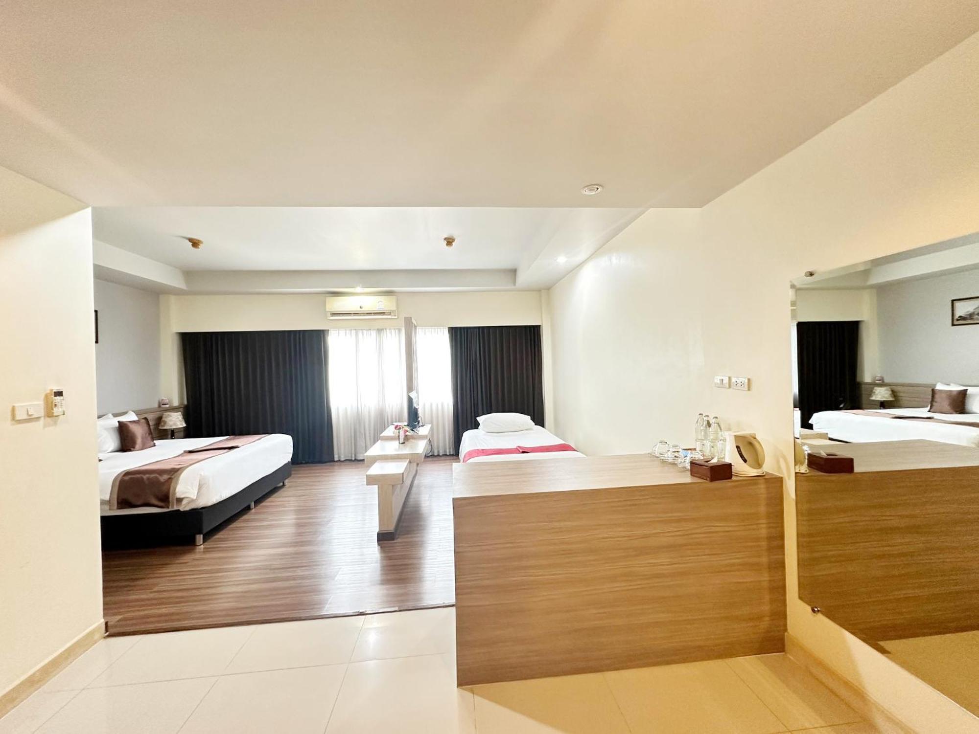 Akelada Hotel Nangrong Kültér fotó
