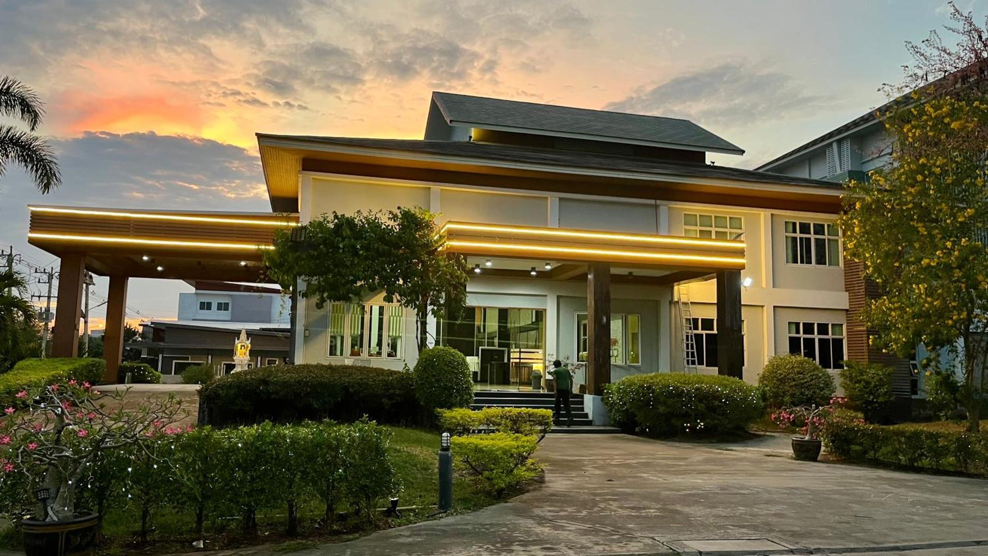 Akelada Hotel Nangrong Kültér fotó