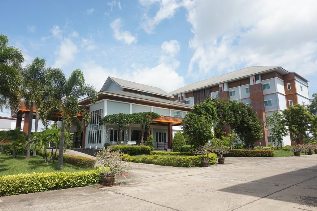 Akelada Hotel Nangrong Kültér fotó