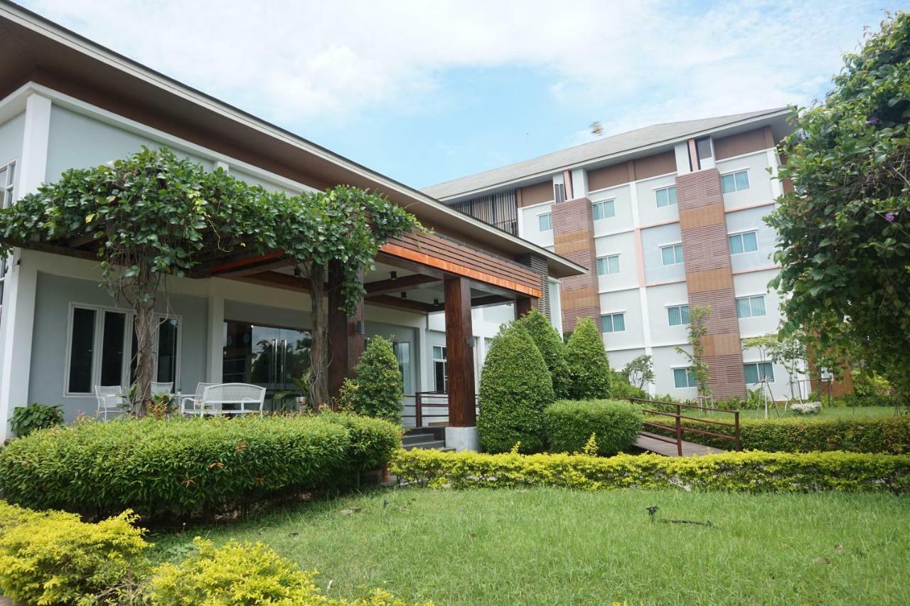 Akelada Hotel Nangrong Kültér fotó